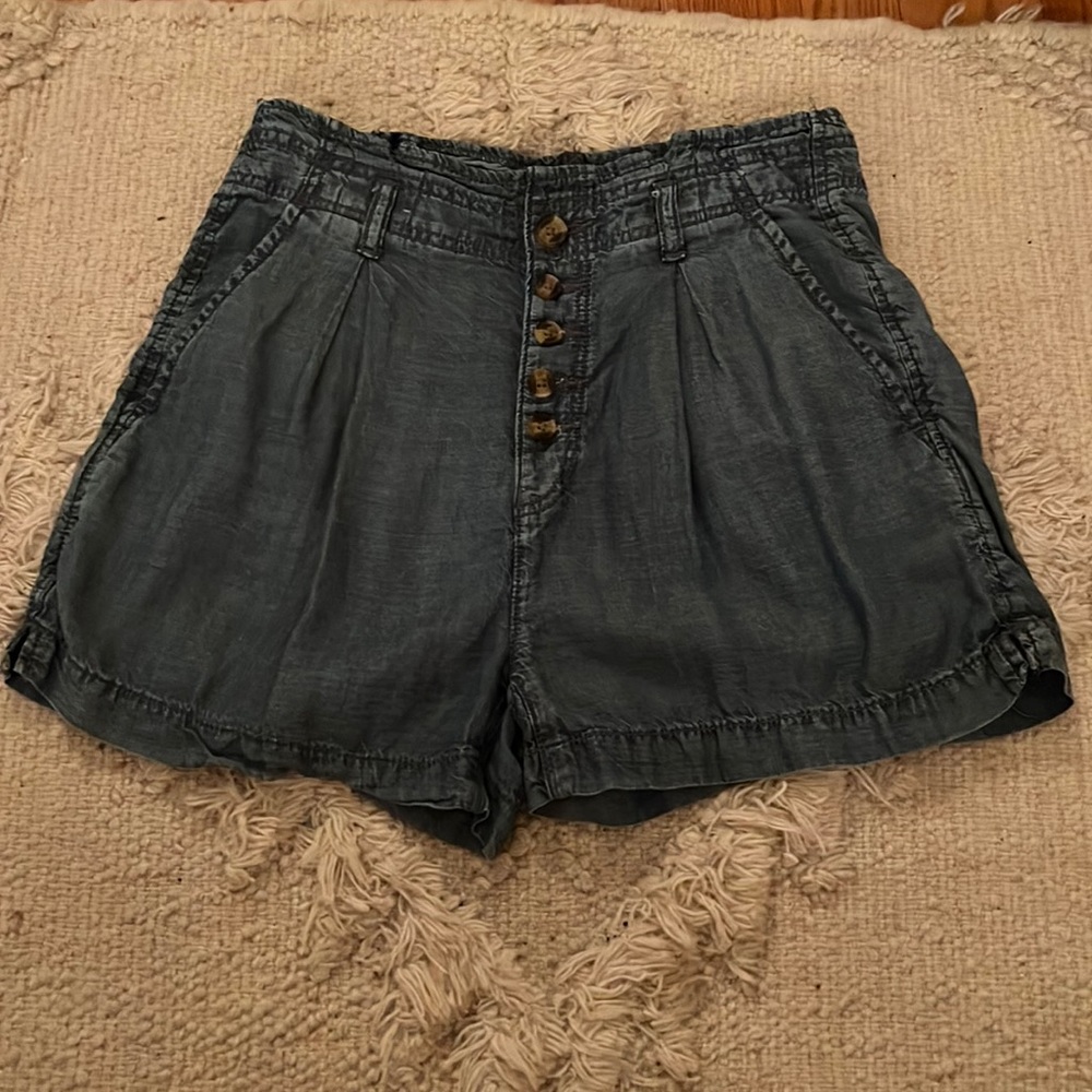 Blue jean American Eagle shorts